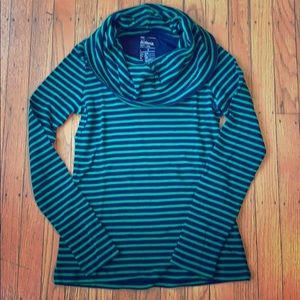 SALE 🌟 EUC Gap cowlneck shirt